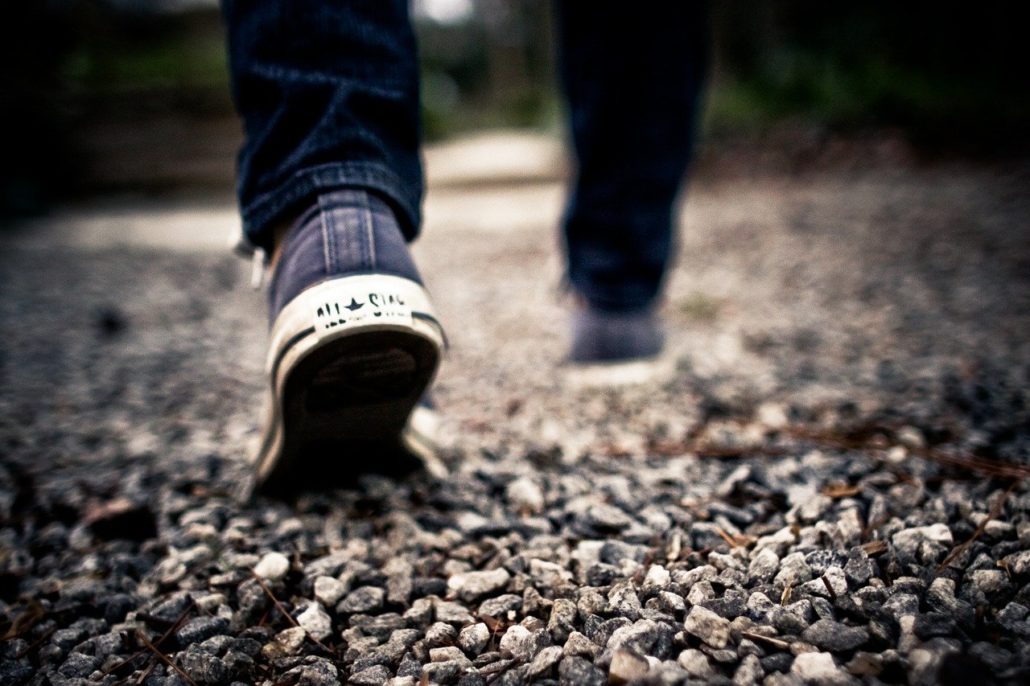 walking, feet, gravel-349991.jpg